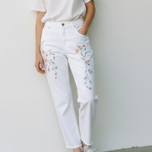 NWT New Bandolino Embroidered Floral White Lisbeth Cropped Denim Jeans 14
